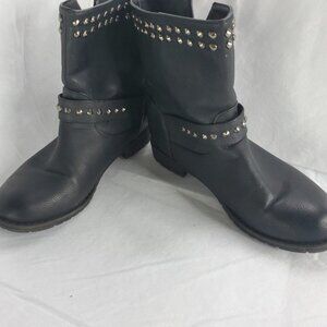 Liliana black studded motorcycle-style ankle boots size 7